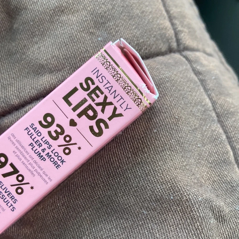 Too Faced Lip Injection Extreme Hydrating Lip gloss Plumper bubblegum yum pink
